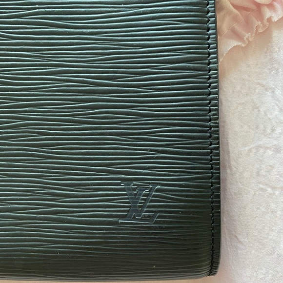 Louis Vuitton Epi Leather pochette - Picture 3 of 9